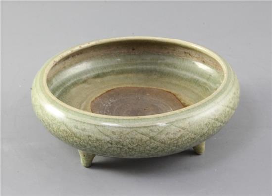 A Chinese Longquan celadon censer, Ming dynasty, 15th / 16th century, diameter 18cm